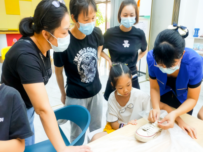 紅荔社區(qū)開展“收納小能手，巧手系鞋帶”孩子生活技能培訓(xùn)活動